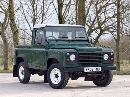 Land Rover Defender 2.5 Defender 90 TD5 4WD