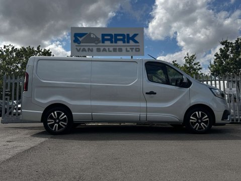 Renault Trafic 2.0 Trafic LL30 Sport + Blue DCI A 15