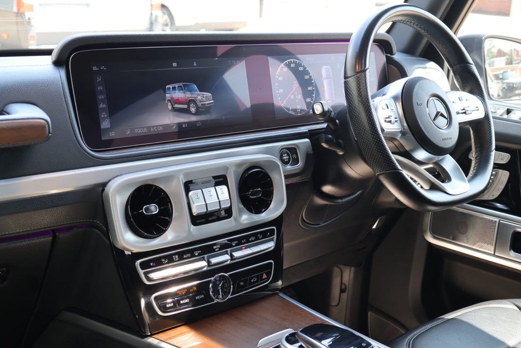 Mercedes-Benz G Series 2109 G 350 D 4MATIC AMG LINE PREMIUM MATT BLACK WRAPP 14