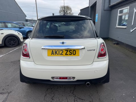 Mini Hatch COOPER 4