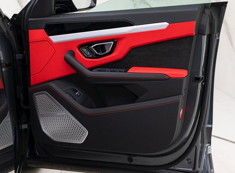 Lamborghini Urus 23