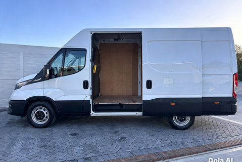 Iveco Daily 35S14V 3520L Business Hi-Matic Panel Van 9