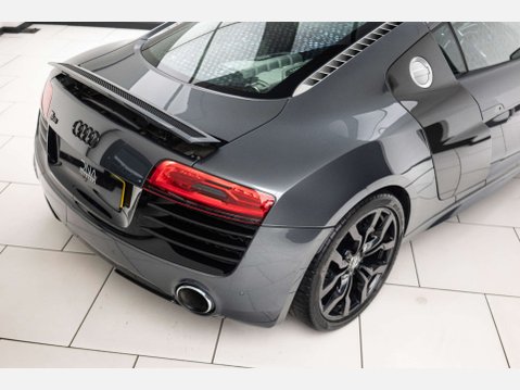Audi R8 5.2 R8 Quattro V10 Semi-Auto 4WD 2dr 17