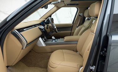 Land Rover Range Rover P530 SV 18