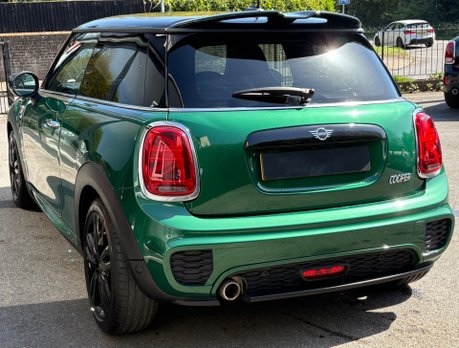 Mini Hatch Cooper 1.5 Sport Comfort / Navigation 3 door - SAT NAV - JCW STYLING 17