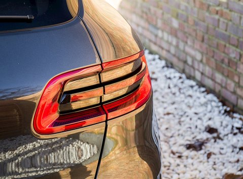 Porsche Macan Turbo 32