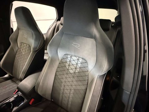 Volkswagen Golf 1.5 Golf R-Line eTSI Semi-Auto 5dr 53
