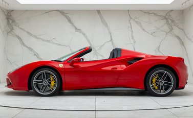 Ferrari 488 SPIDER 6