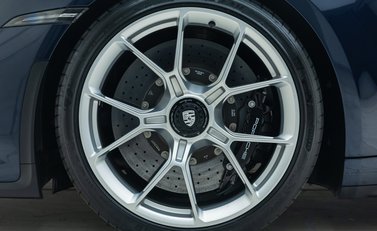 Porsche 911 GT3 TOURING (992) 28