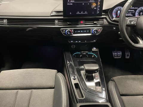 Audi A4 2.0 TFSI 35 Black Edition Saloon 4dr Petrol S Tronic Euro 6 (s/s) (150 ps) 16