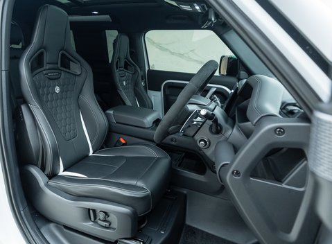 Land Rover Defender 90 V8 P525 URBAN 14