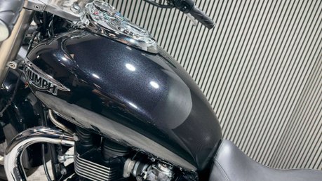 Triumph Bonneville 2011 ONLY 1812 MILES LONG MOT STUNNING CRUISER BIKE 23
