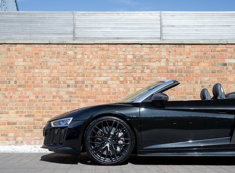 Audi R8 V10 Plus Spyder 30