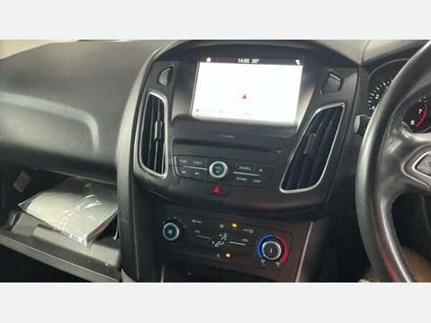 Ford Focus 1.0T EcoBoost Zetec Edition Euro 6 (s/s) 5dr 7
