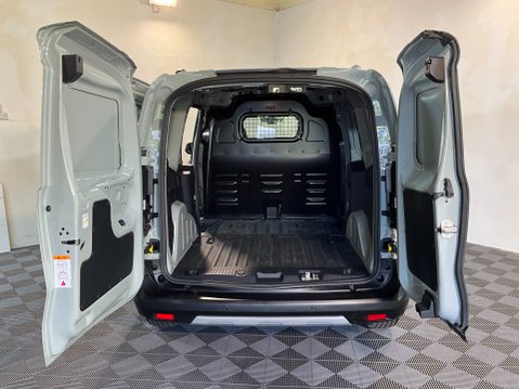 Ford Transit Courier 1.0 EcoBoost Active Auto SWB Euro 6 (s/s) 5dr 7