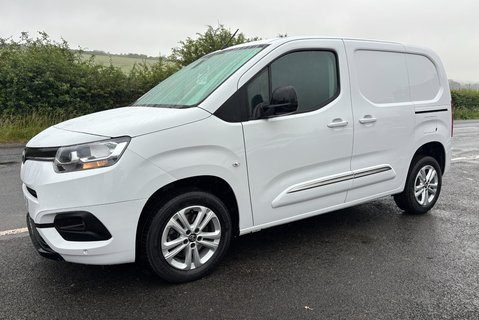Toyota Proace City L1 Design 100 ps EAT8 Automatic Panel Van 1