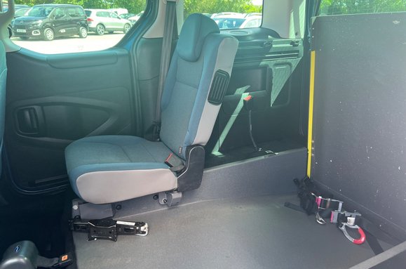 Citroen Berlingo Multispace 1.6 BlueHDi Feel Multispace MPV Wheel Chair Ramp 26