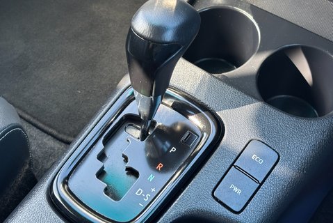 Toyota Hilux Invincible X 4WD 2.8 D-4D Double Cab Pickup - Hardtop Canopy 39