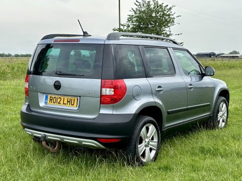 Skoda Yeti SE TDI CR 4X4 Full Service History TOWBAR 8