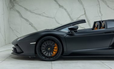 Lamborghini Aventador S LP 740-4 ROADSTER 40