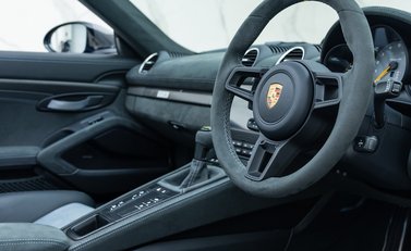 Porsche 718 Spyder RS 13