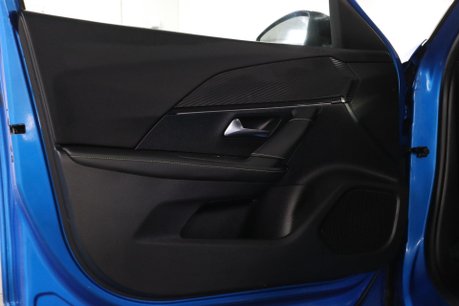 Peugeot 2008 GT PREMIUM 44