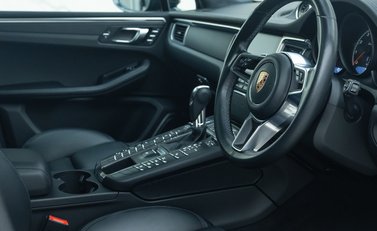 Porsche Macan TURBO 13