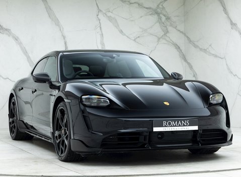 Porsche Taycan Turbo S Cross Turismo 1