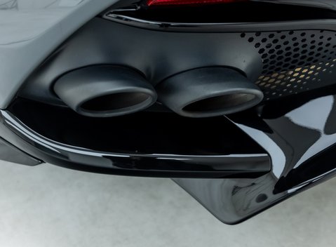 Aston Martin DBX 707 36