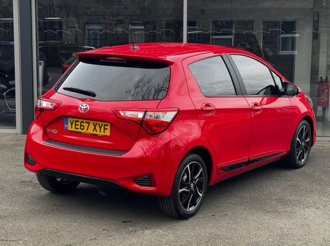 Toyota Yaris VVT-I DESIGN 24