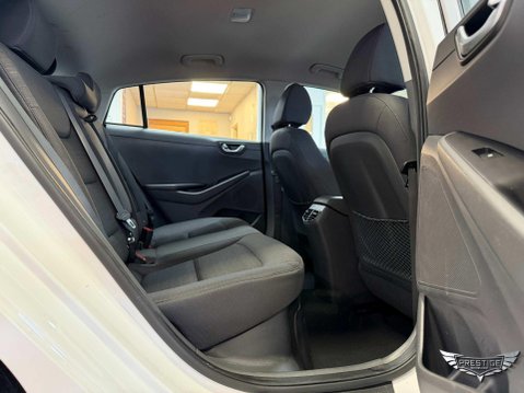 Hyundai IONIQ 1.6 h-GDi Premium DCT Euro 6 (s/s) 5dr 60