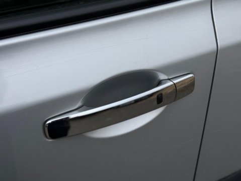 Nissan X-Trail 2.0 dCi Tekna Auto 4WD Euro 5 5dr (AVM) 26