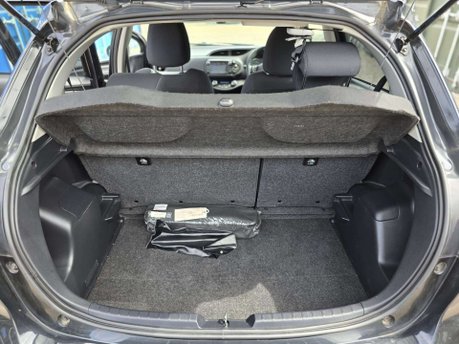 Toyota Yaris 1.5 VVT-h Design Hatchback 5dr Petrol Hybrid E-CVT Euro 6 (s/s) (100 ps) 35