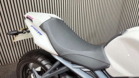 Triumph Street Triple 2013 ONLY 13K STUNNING EXAMPLE NEW MOT WARRANTY 13