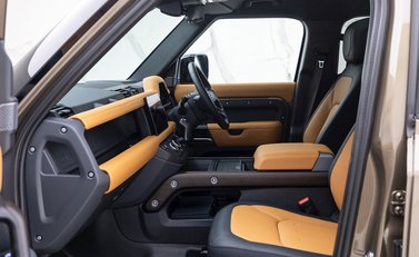 Land Rover Defender 110 X P400e 15