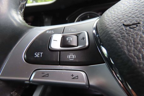Volkswagen Touareg 3.0 TDI V6 R-Line Tiptronic 4Motion Euro 6 (s/s) 5dr 15