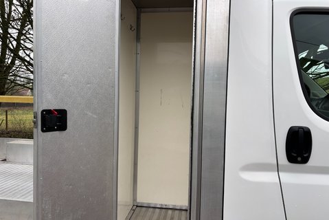 Peugeot Boxer 165ps BlueHDi 335 Drop & Go Low Floor Traffic Management - Toolbox 9