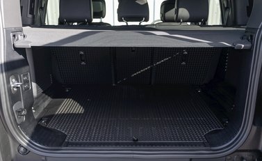 Land Rover Defender 110 V8 29