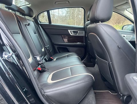 Jaguar XF 2.2d Portfolio Saloon 4dr Diesel Auto Euro 5 (s/s) (200 ps) 41