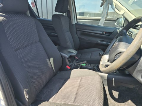 Toyota Hilux ACTIVE 4WD D-4D DCB 9