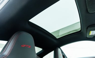 Porsche 911 Carrera 4 GTS (992) 9