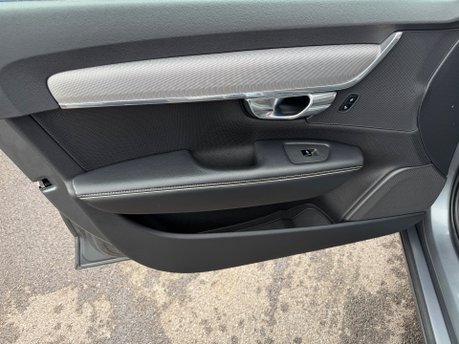 Volvo V90 2.0 D5 PowerPulse R-Design Pro Estate 5dr Diesel Auto AWD Euro 6 (235PS) 47