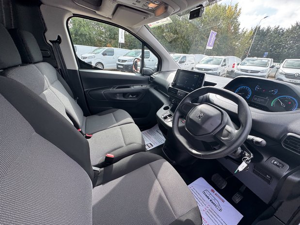 Peugeot e-Partner AUTO 50Kwh [SOLD KH] SWB L1H1 LR Professional Premium Plus Air Con Sensors 15