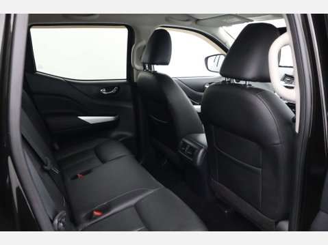 Nissan Navara 2.3 Navara Tekna dCi Auto 4WD 5dr 24