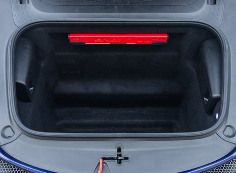 Porsche Cayman GT4 (718) 38