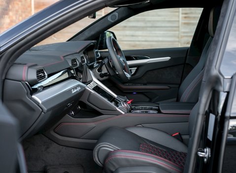 Lamborghini Urus 16