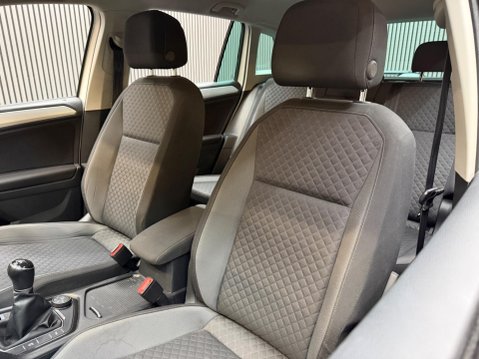 Volkswagen Tiguan 2.0 TDI SE Navigation 4Motion Euro 6 (s/s) 5dr 54