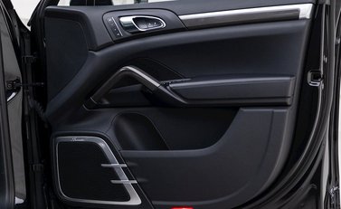 Porsche Cayenne Turbo S 22