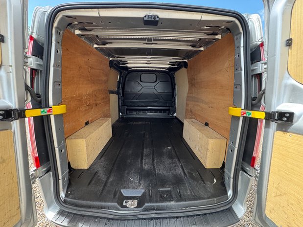 Ford Transit Custom LWB L2H1 [SOLD MM] Low Roof Limited 300 Air Con Alloys Sensors EURO 6 9