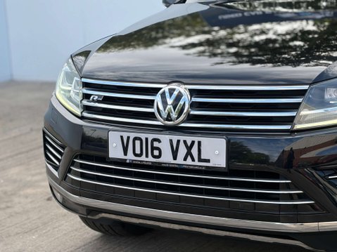 Volkswagen Touareg 3.0 Touareg V6 R-Line TDI BlueMotion Technology Auto 4WD 5dr 24